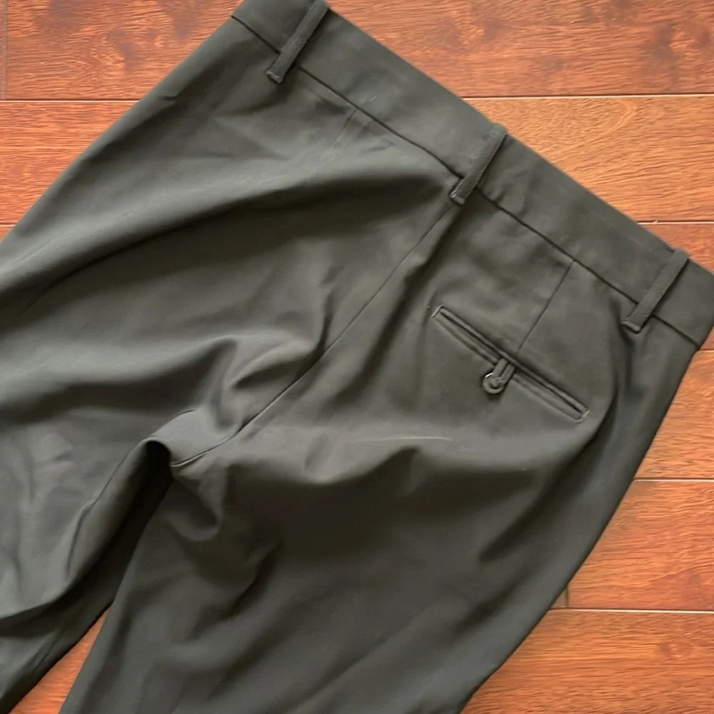 Vince Black 98% Wool Flat Front Unlined Tapered Leg Pants 6 - Picture 6 of 7